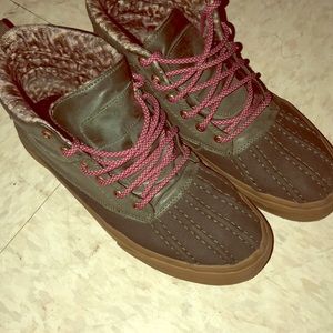 Men’s Vans Mid Chukka Boots